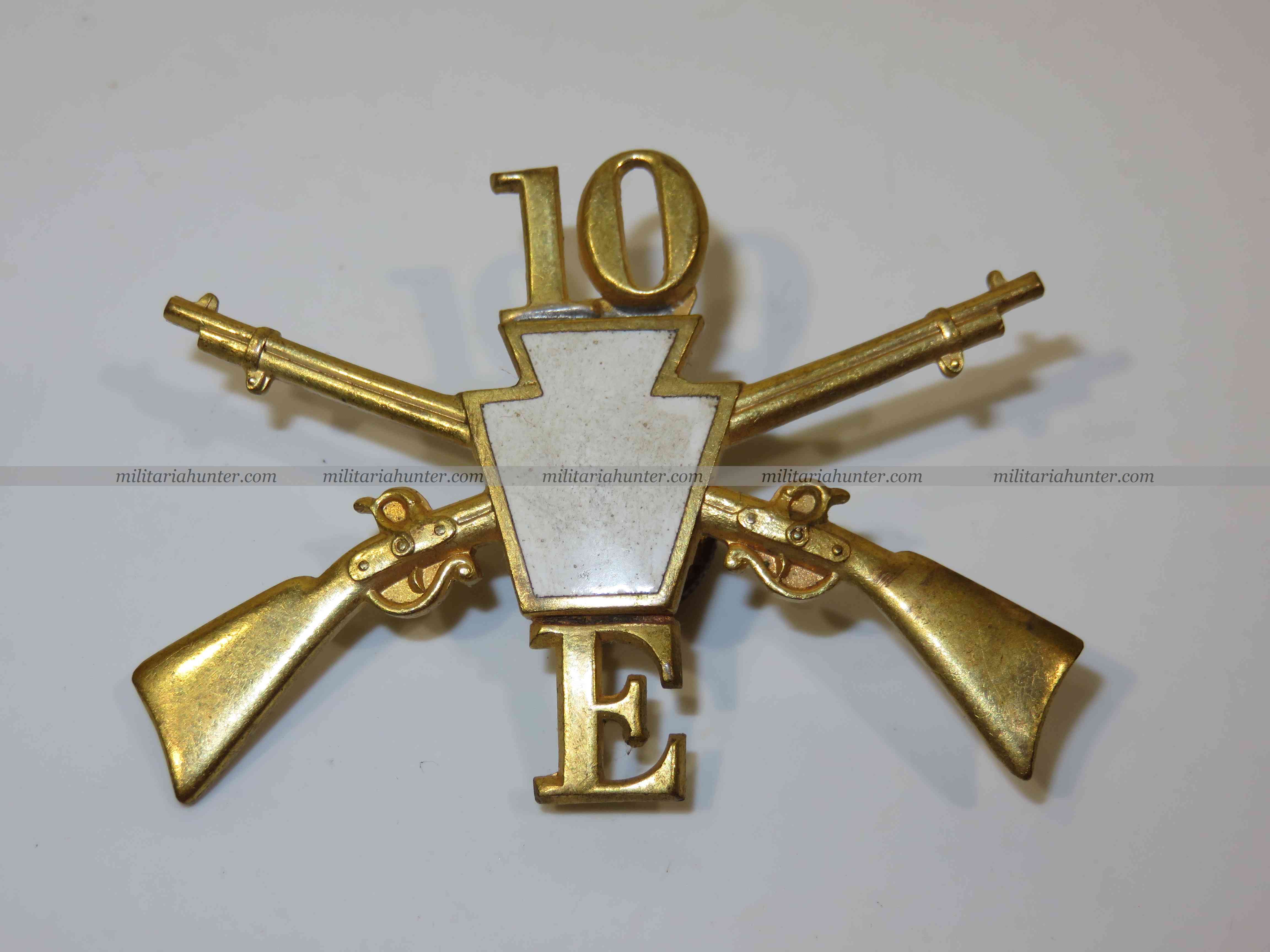 Militaria Hunter   Achat Vente Estimation Militaria ww1 ww2 Spanish American war Pennsylvania 10th regiment cap badge