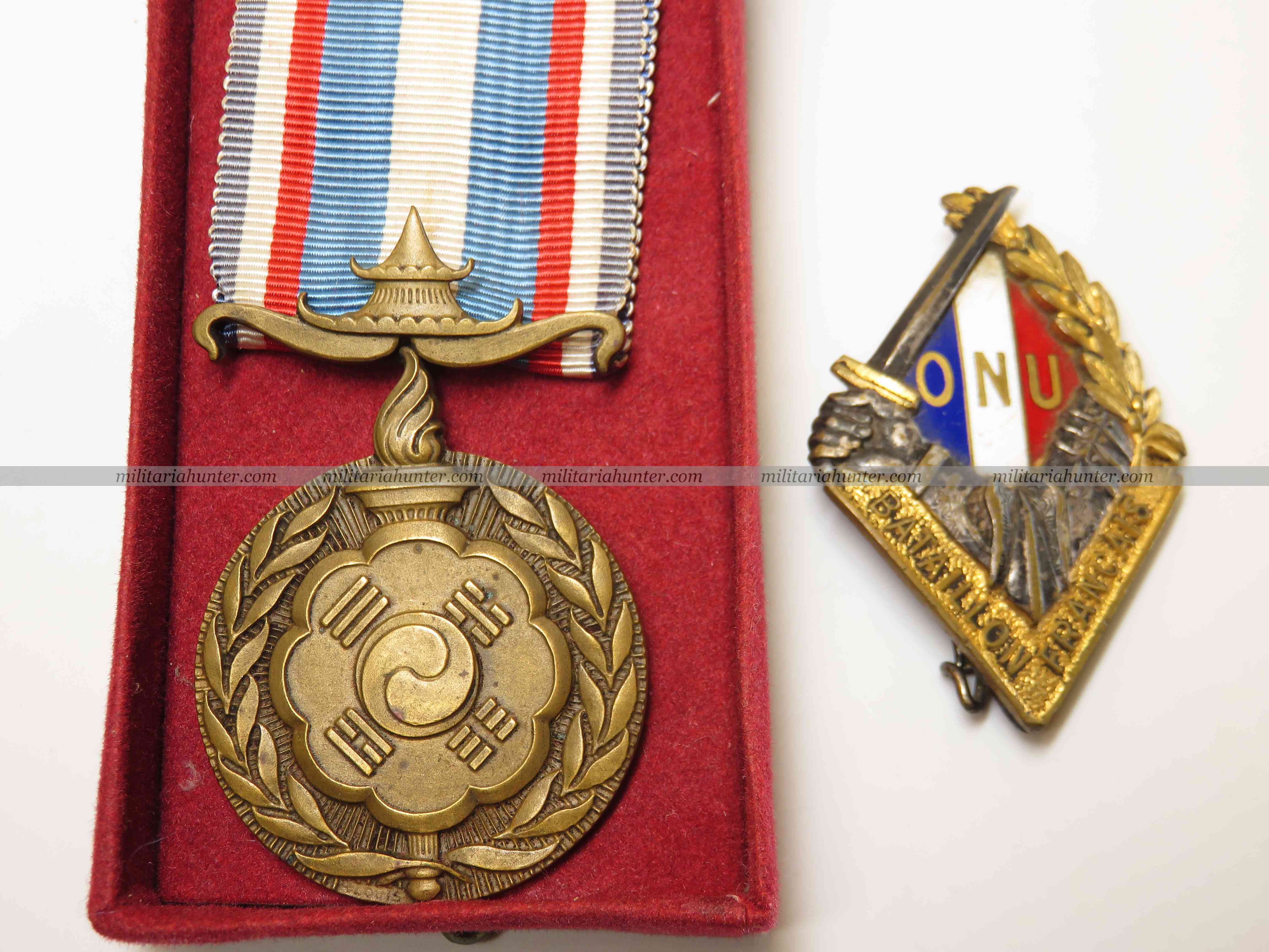 militaria : Médaille de Corée et insigne du bataillon de Corée ONU