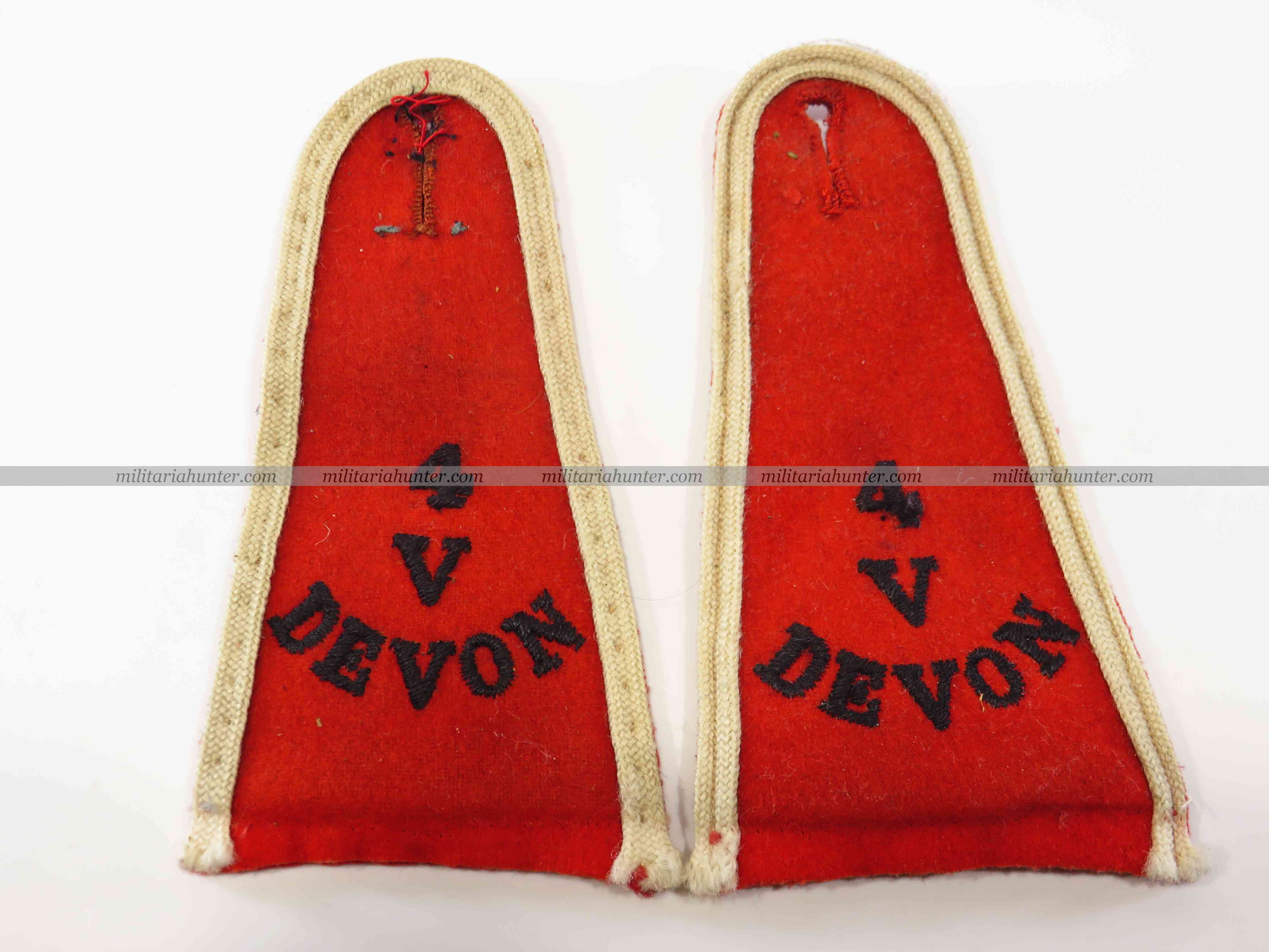 militaria : British pre-war red coat uniform shoulder boards pair 4th Devon's Volunteers