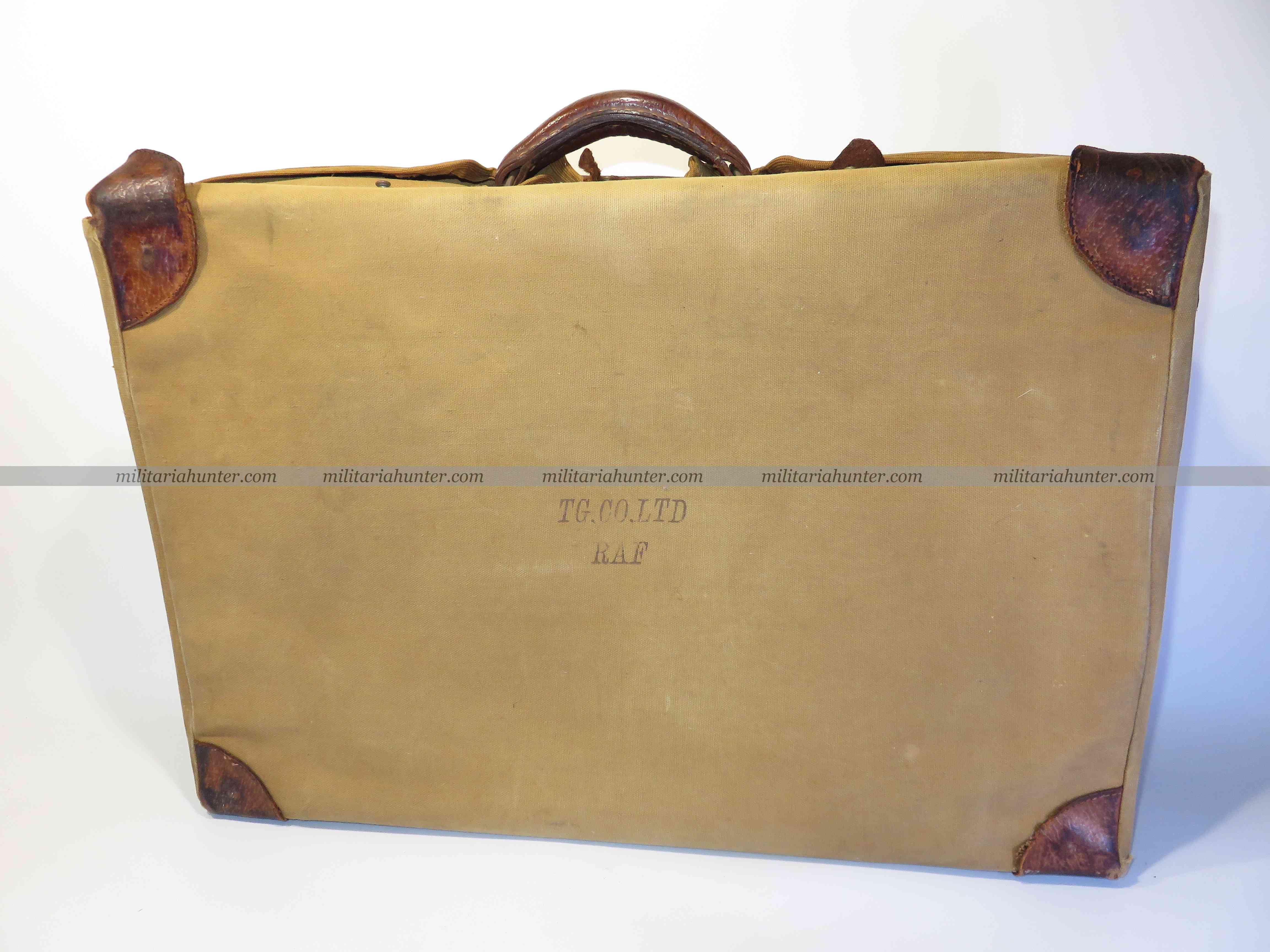 militaria : Valise Royal Air Force 1944 - RAF suitcase