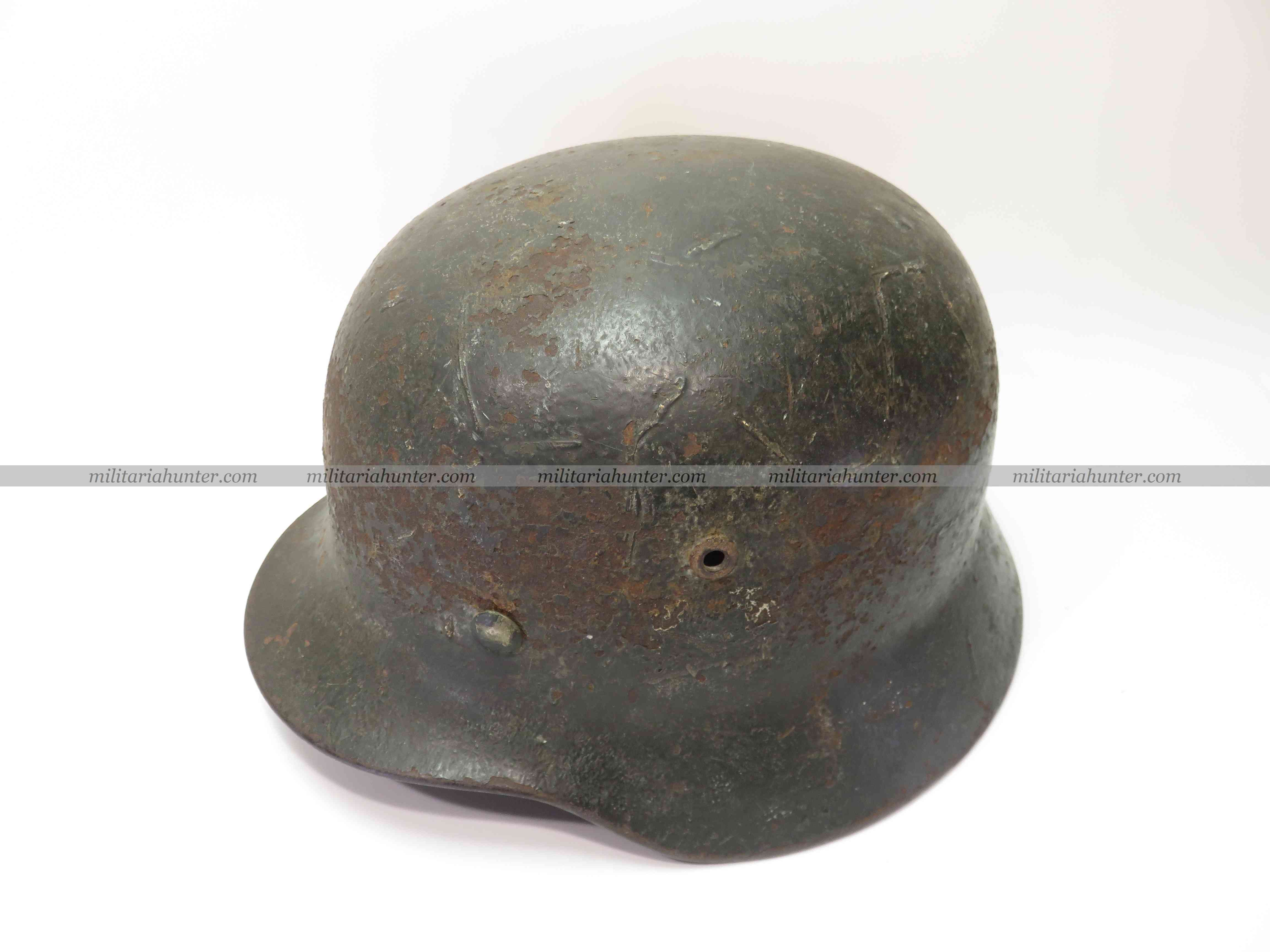 militaria : WW2 german helmet traces of chicken wire - Stahlhelm M35 Heer grillagé