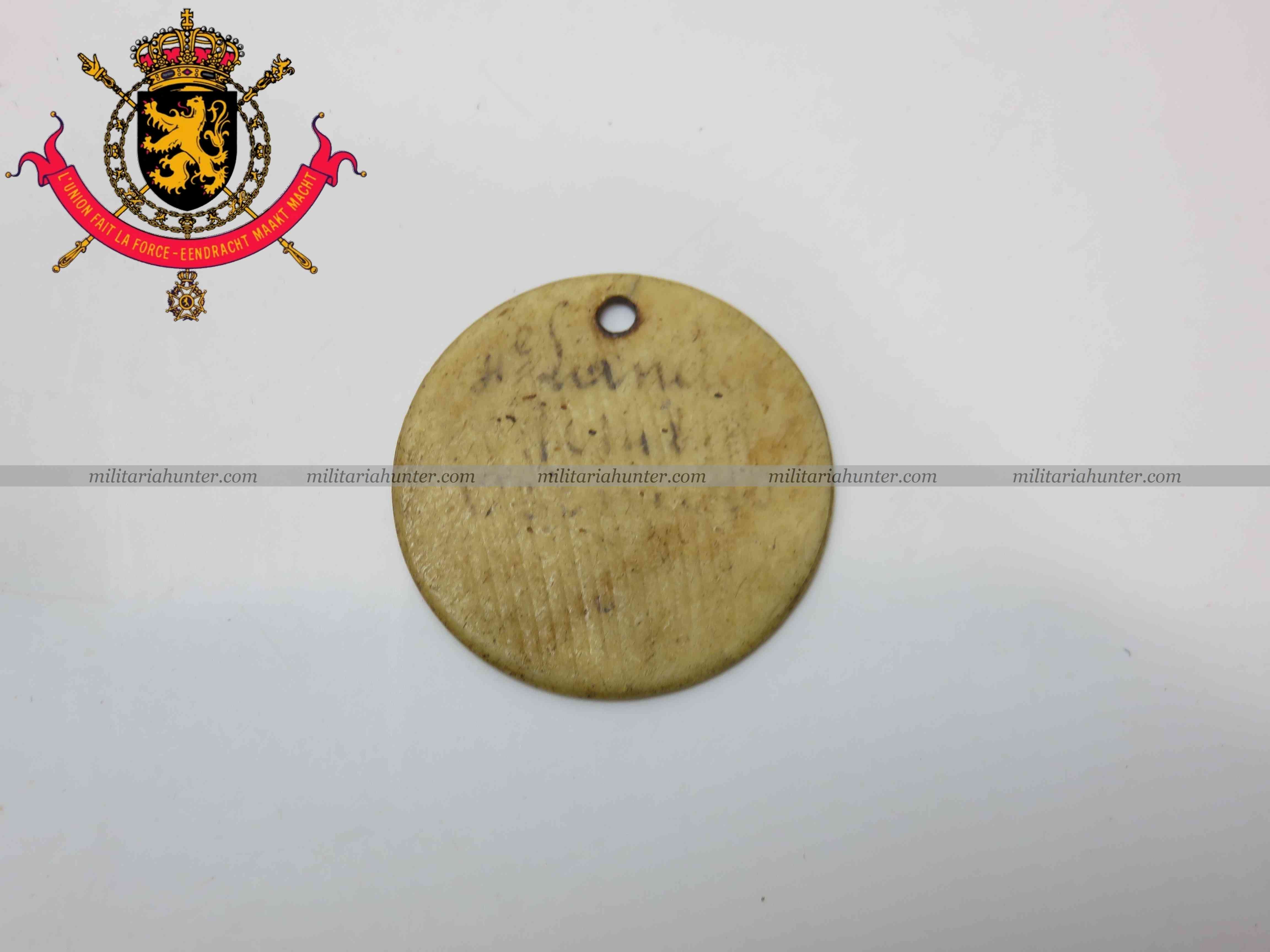 militaria : Rare plaque d'identité Belge M1891 en os du 4e Lanciers