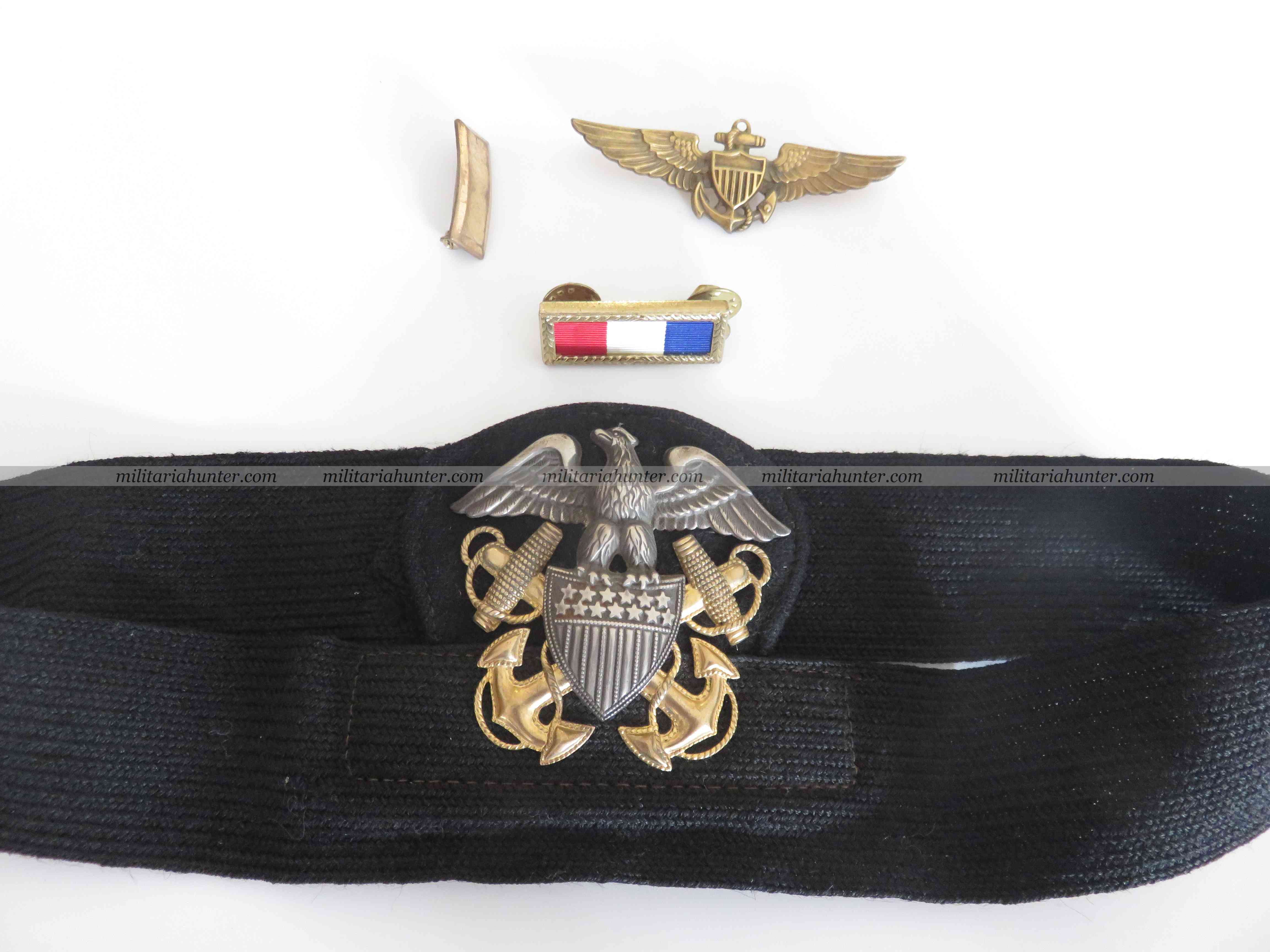 militaria : ww2 USN Pilot insignia grouping with wings, grade, cap insignia