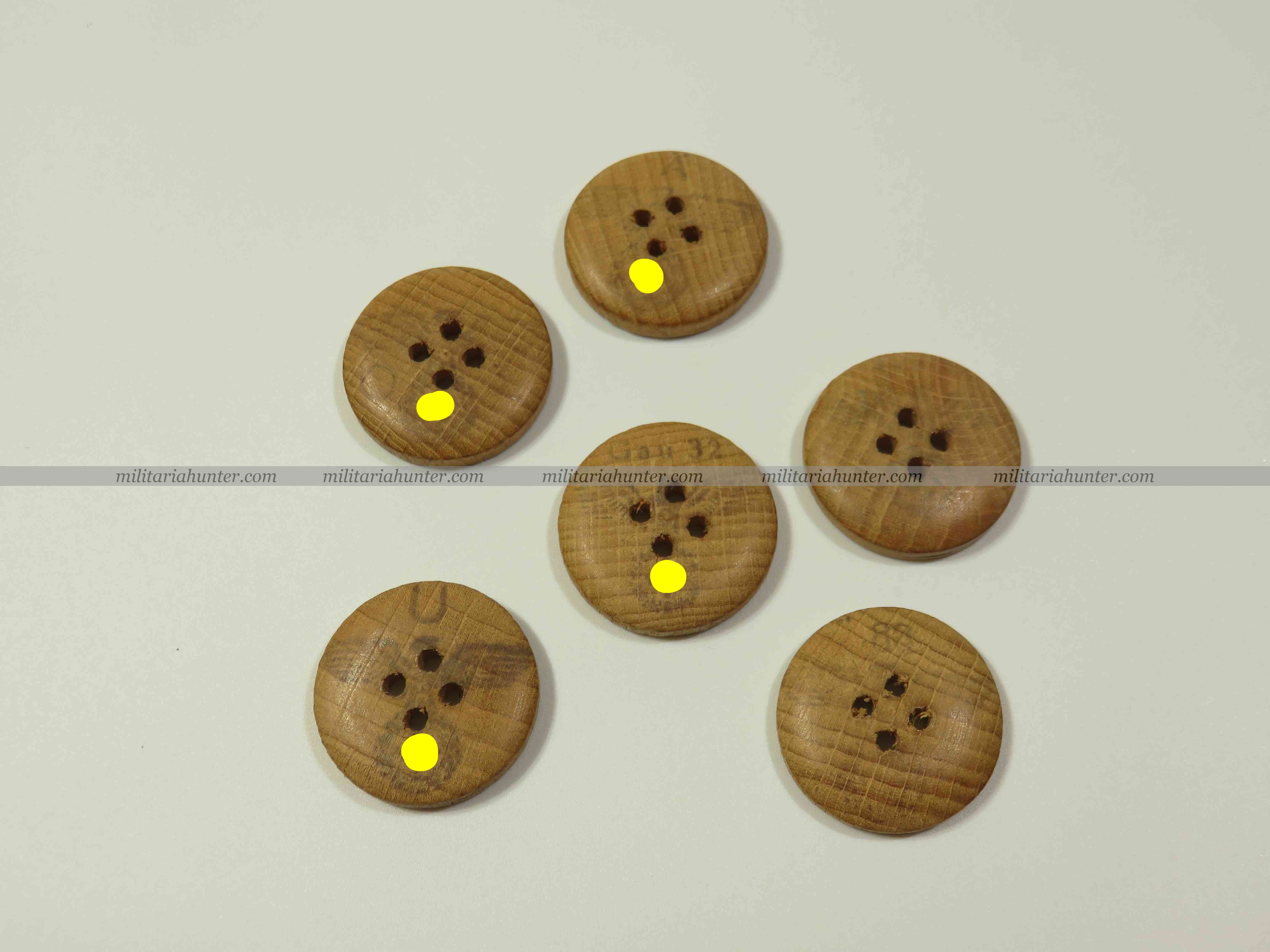 militaria : ww2 german wooden buttons with eagle stamp